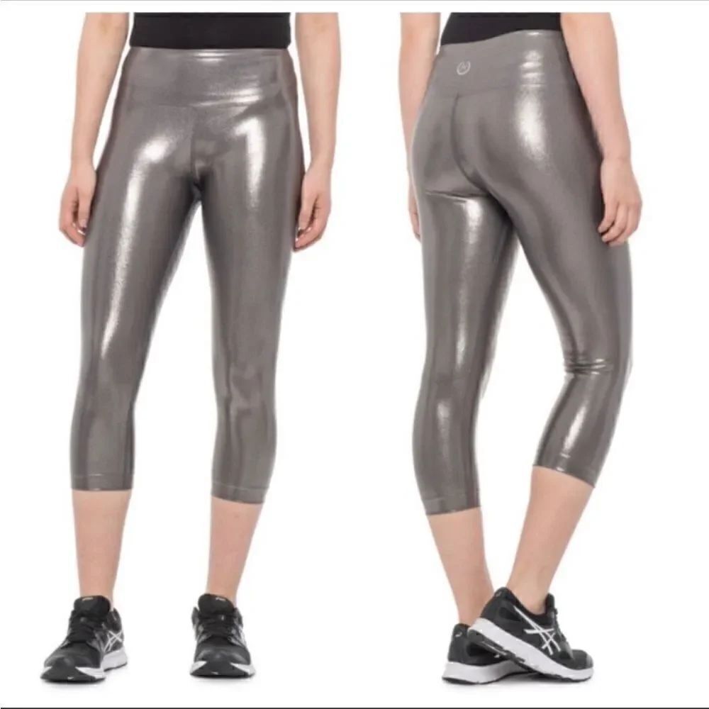 Mira Rae Silver Laila Metallic Capri Leggings